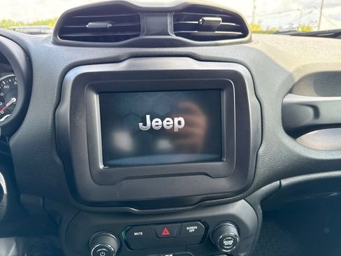 Used 2019 Jeep Renegade Latitude w/ Cold Weather Group AWD/4WD image 11