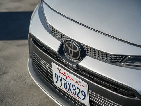 Used 2023 Toyota Corolla LE FWD image 3