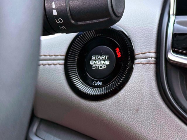 Certified 2025 Jeep Compass Limited AWD/4WD image 26