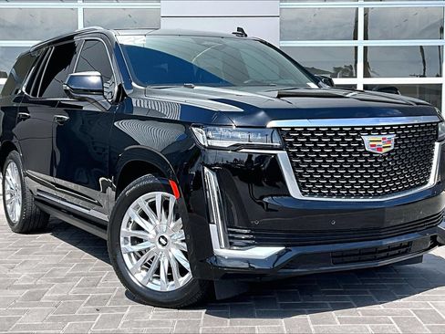 Used 2022 Cadillac Escalade Premium Luxury w/ Performance Package AWD/4WD image 3