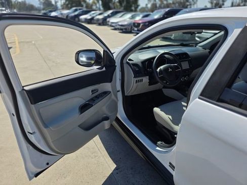 Used 2018 Mitsubishi Outlander Sport ES FWD image 35