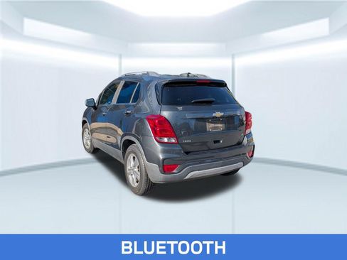 Used 2018 Chevrolet Trax LT w/ LT Convenience Package FWD image 3