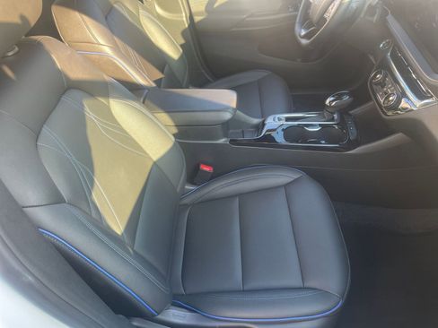 Used 2025 Buick Envista Sport Touring image 35