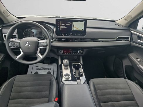Used 2025 Mitsubishi Outlander SE AWD/4WD image 10