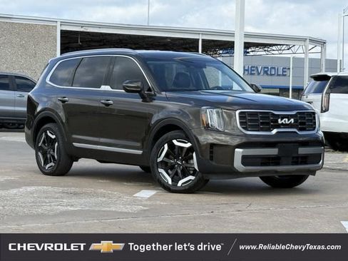 Used 2023 Kia Telluride S FWD image 2