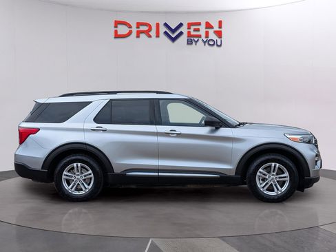 Used 2020 Ford Explorer XLT w/ Equipment Group 202A RWD image 6