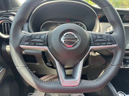 Used 2018 Nissan Kicks SR FWD image 17