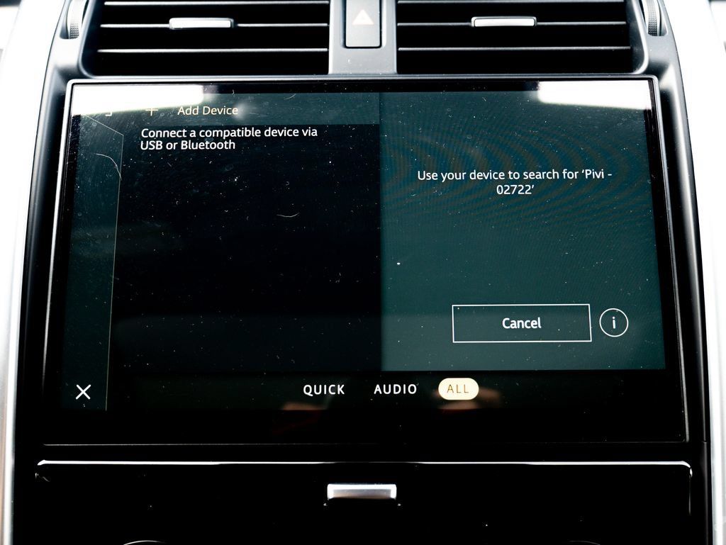 Used 2024 Land Rover Discovery Dynamic SE AWD/4WD image 31