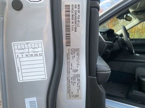 Used 2021 Toyota Tacoma TRD Off-Road w/ Technology Package image 32