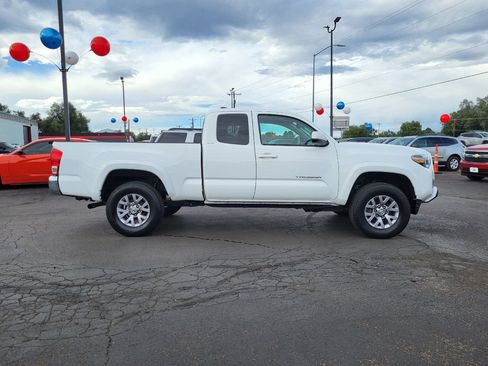 Used 2016 Toyota Tacoma SR5 w/ SR5 Appearance Package (DN) image 6