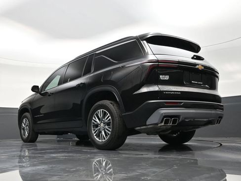 Used 2025 Chevrolet Traverse LT FWD image 19
