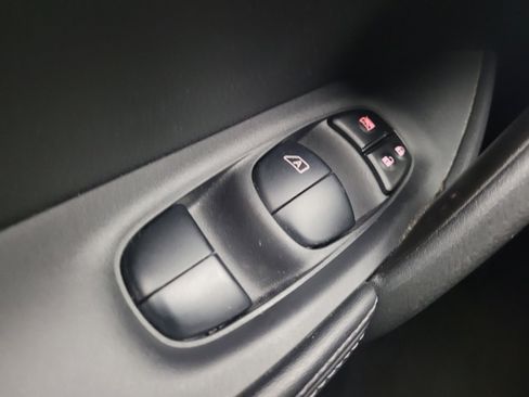 Used 2020 Nissan Rogue SV AWD/4WD image 27