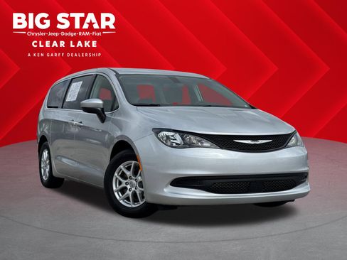 Used 2022 Chrysler Voyager LX FWD image 1