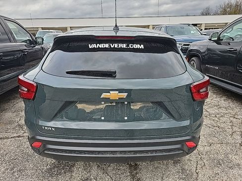 Used 2025 Chevrolet Trax LS w/ LS Convenience Package image 8