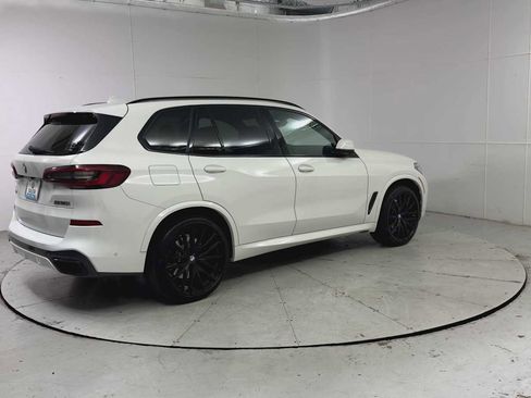 Used 2021 BMW X5 M50i w/ Executive Package image 2