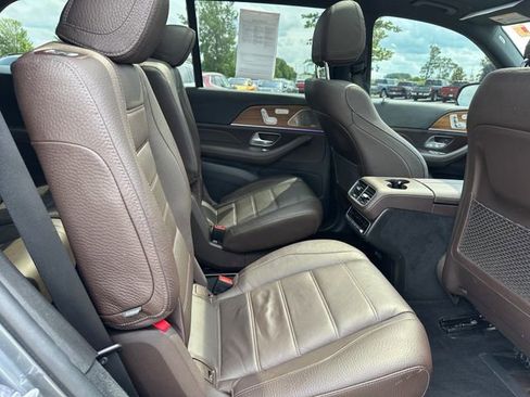 Used 2023 Mercedes-Benz GLS 450 4MATIC image 11