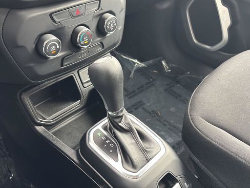 Used 2019 Jeep Renegade Sport FWD image 18