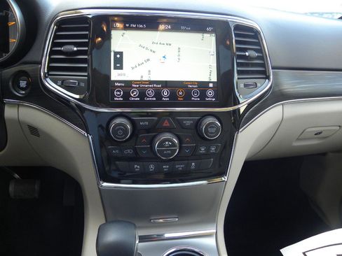 Used 2021 Jeep Grand Cherokee Limited image 13