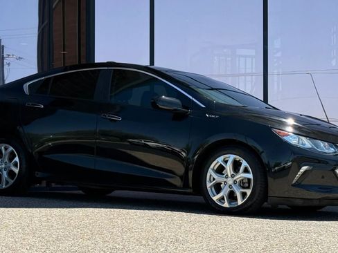 Used 2018 Chevrolet Volt Premier w/ Driver Confidence Package FWD image 16
