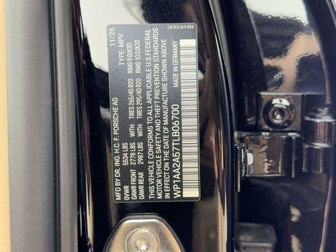 Certified 2026 Porsche Macan AWD/4WD image 21