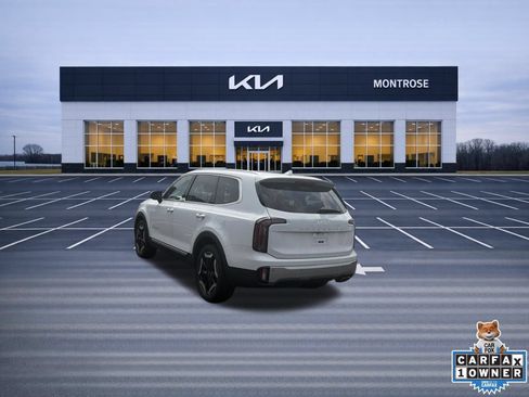 Used 2023 Kia Telluride EX w/ EX Captain's Chair Package FWD image 8
