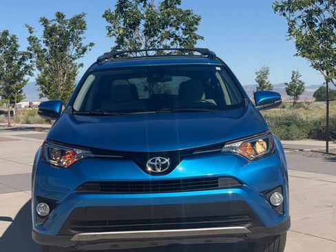 Used 2018 Toyota RAV4 XLE AWD/4WD image 2