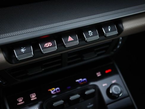 Used 2025 Porsche 911 Carrera image 32