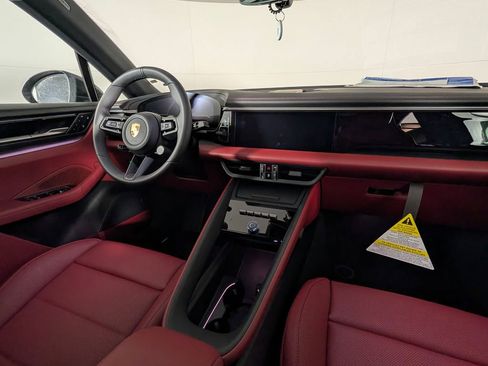 New 2026 Porsche Macan 4 Electric image 23