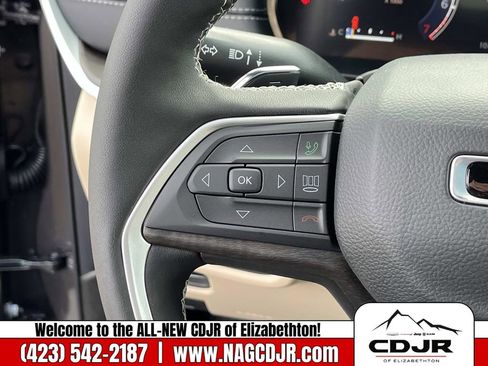 New 2025 Jeep Grand Cherokee L Limited w/ Luxury Tech Group II image 26