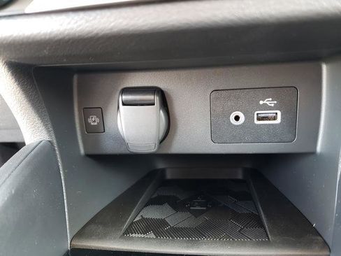 New 2025 Nissan Versa SV w/ Trunk Package FWD image 18