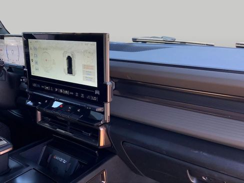 Certified 2025 GMC Hummer EV 3X w/ LPO, Dark Essentials Package AWD/4WD image 17