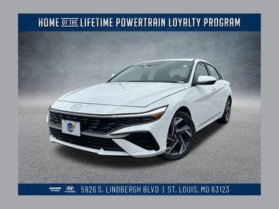 New 2025 Hyundai Elantra Limited w/ Cargo Package