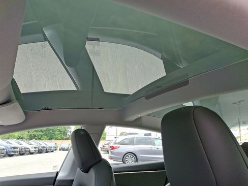 Used 2024 Tesla Model 3 Standard Range RWD image 16