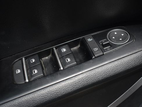 Used 2023 Kia Soul LX FWD image 12