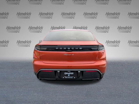 Used 2024 Porsche Macan 4 Electric image 8