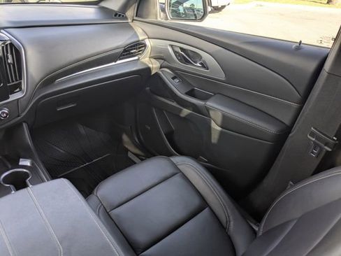 Certified 2022 Chevrolet Traverse LT w/ LT Premium Package AWD/4WD image 22