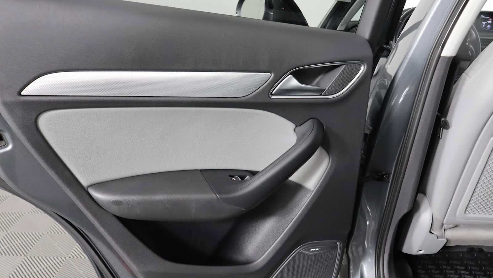 Used 2016 Audi Q3 2.0T Prestige AWD/4WD image 16
