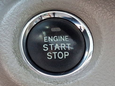 Used 2012 Toyota Highlander Limited w/ Tow Pkg image 26