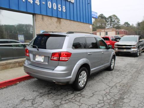 Used 2020 Dodge Journey SE image 4