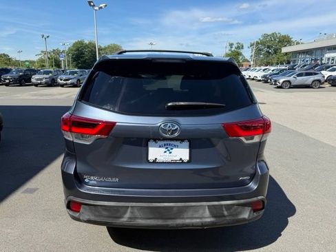 Used 2018 Toyota Highlander LE AWD/4WD image 6