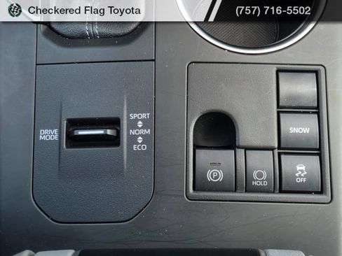 Used 2023 Toyota Highlander XLE FWD image 19