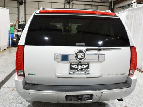 Used 2011 Cadillac Escalade ESV Premium image 10