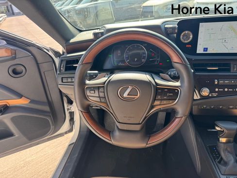 Used 2024 Lexus ES 300h w/ Luxury Package FWD image 16