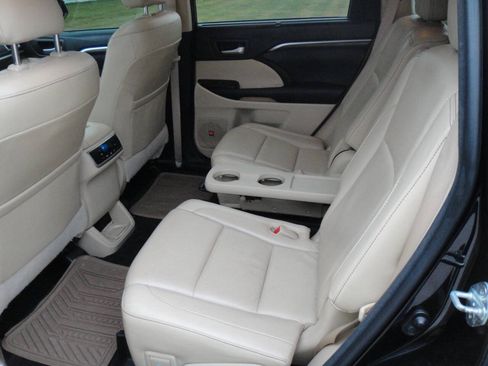 Used 2016 Toyota Highlander Limited FWD image 19