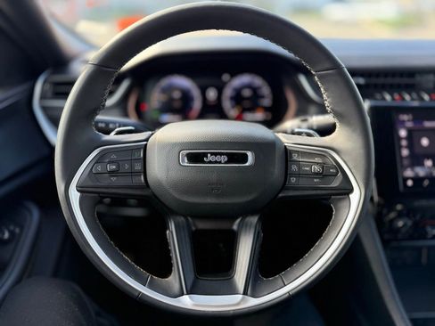 Used 2024 Jeep Grand Cherokee L Altitude image 6