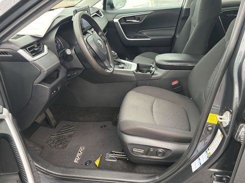 Used 2021 Toyota RAV4 XLE AWD/4WD image 10