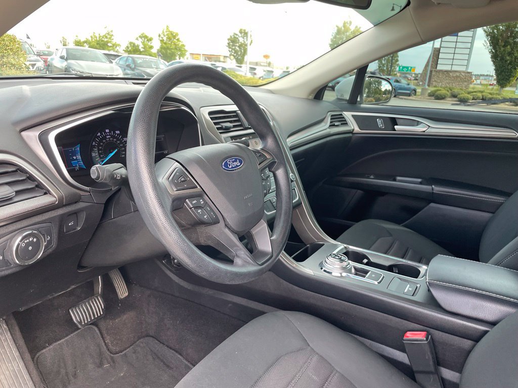 Used 2019 Ford Fusion SE FWD image 9