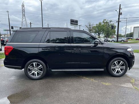 Used 2023 Ford Expedition XLT RWD image 2