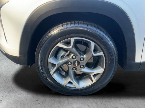 Used 2025 Chevrolet Trax LT FWD image 24