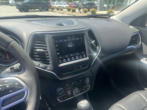 Used 2022 Jeep Cherokee Latitude w/ Sun & Sound Group AWD/4WD image 40